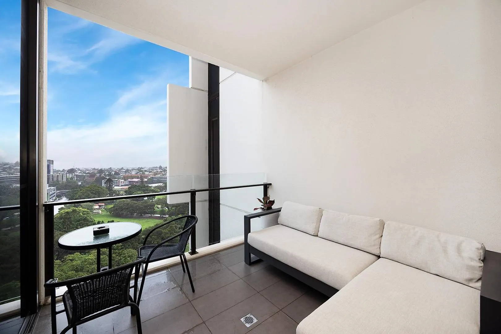 Opera Apartments South Brisbane 4*,